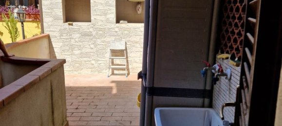 5 bedrooms Apartment in Campi Bisenzio, Italy No. 324616 16