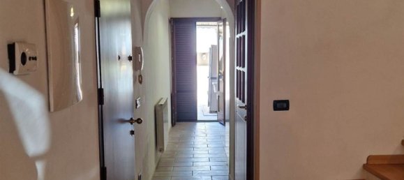 5 bedrooms Apartment in Campi Bisenzio, Italy No. 324616 5