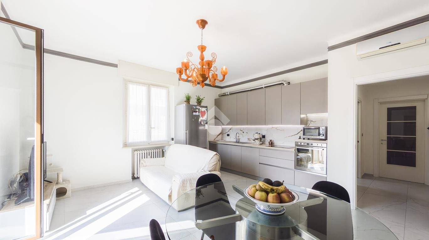 3 bedrooms Apartment in Milan, Italy No. 378945