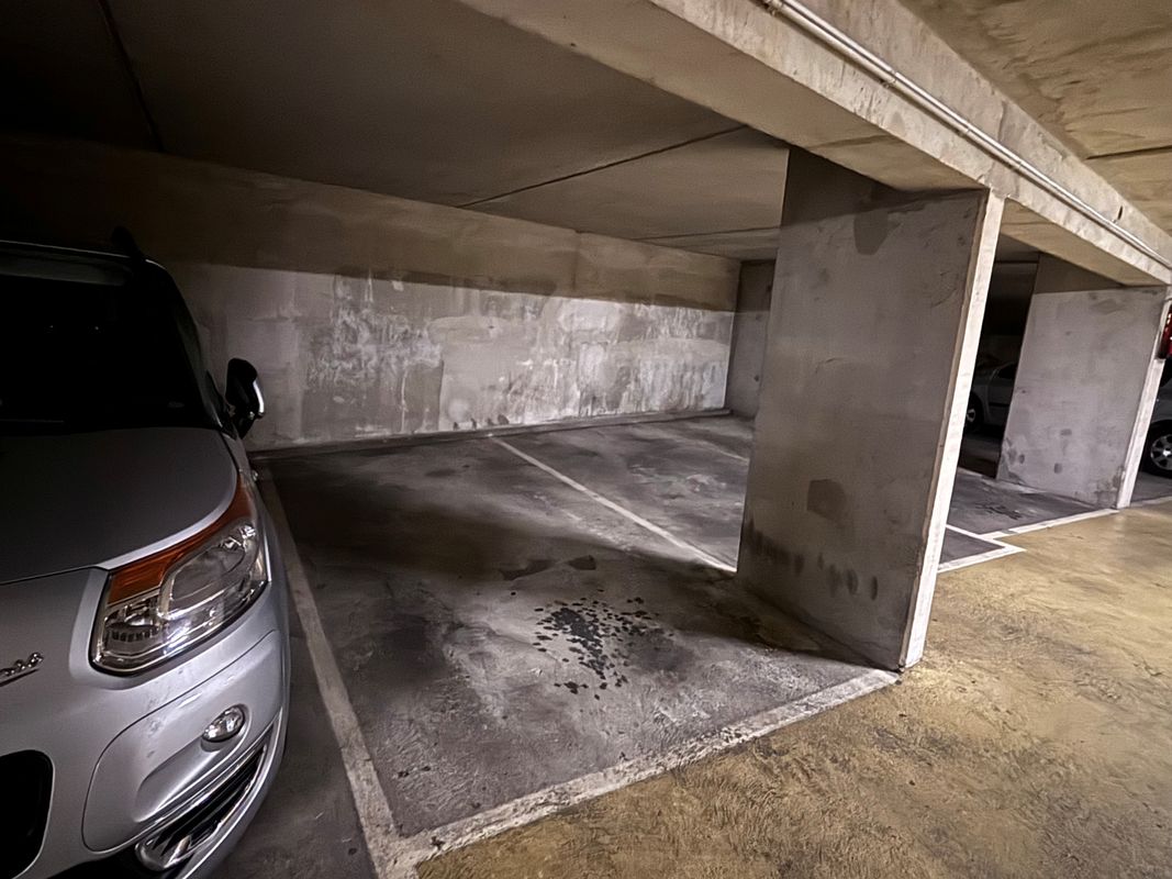 11m² Parking in Paris, France No. 134354