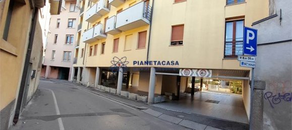 1 room Garage in Bergamo, Italy No. 70880 2