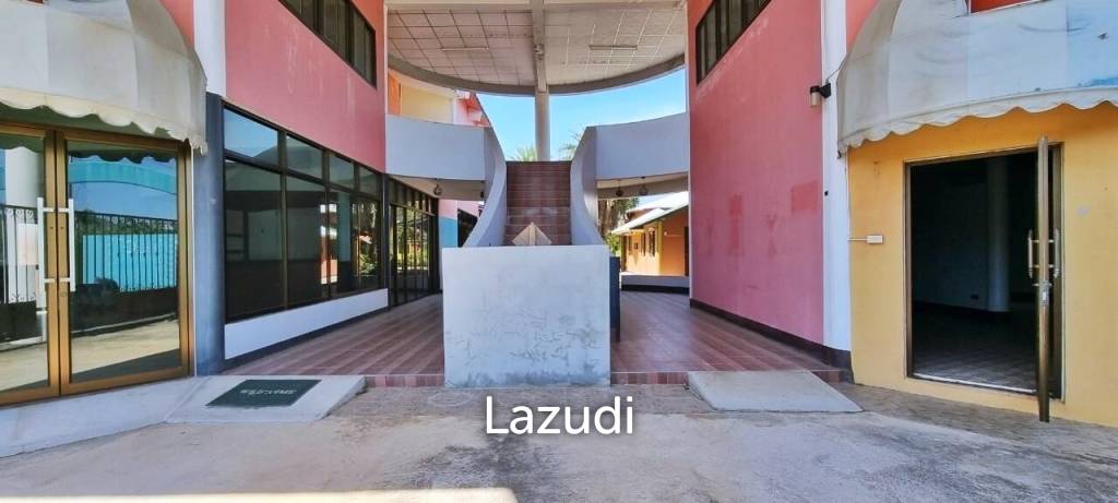 4 bedrooms Commercial property in Sattahip, Thailand No. 15305