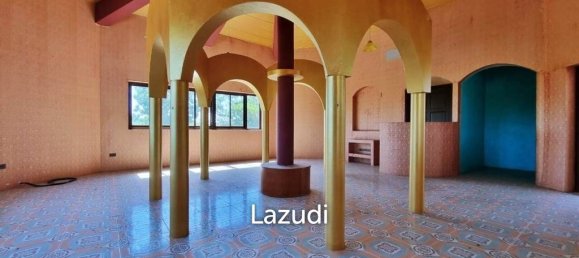 4 bedrooms Commercial property in Sattahip, Thailand No. 15305 3