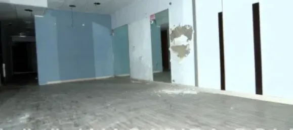 Propiedad comercial de 4 dormitorios en Castellón de la Plana, Spain No. 72045 3