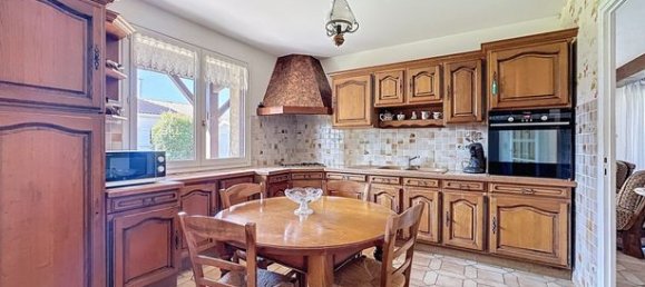 4 bedrooms House in Civrieux, France No. 311512 10