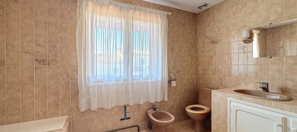 4 bedrooms House in Civrieux, France No. 311512 16