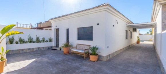 Casa de 3 dormitorios en Torrevieja, Spain No. 188338 4