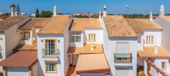 4 bedrooms Townhouse in Guia, Portugal No. 137520 7