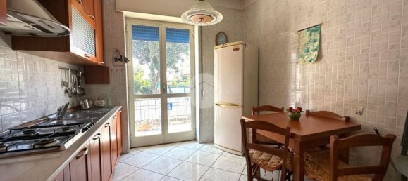 3-Zimmer Wohnung in Naples, Italy, Nr. 144020 4