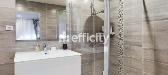 Квартира с 4 спальнями в Бур-ля-Рен, Франция № 163290 4