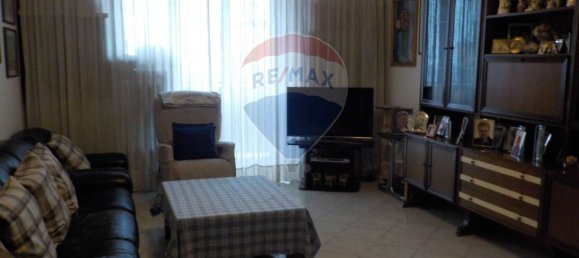 2-salle Appartement à Cologno Monzese, Italy No. 8344 5
