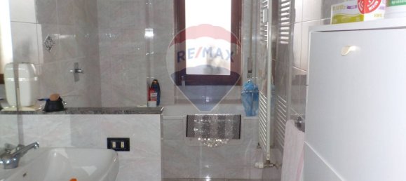 2-salle Appartement à Cologno Monzese, Italy No. 8344 26