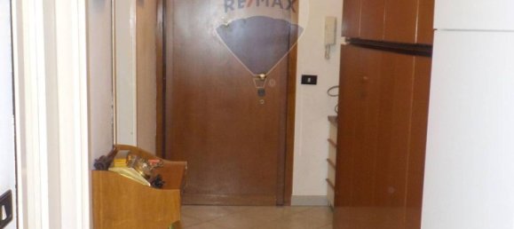 2-salle Appartement à Cologno Monzese, Italy No. 8344 4