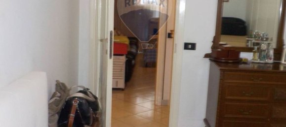 2-salle Appartement à Cologno Monzese, Italy No. 8344 21