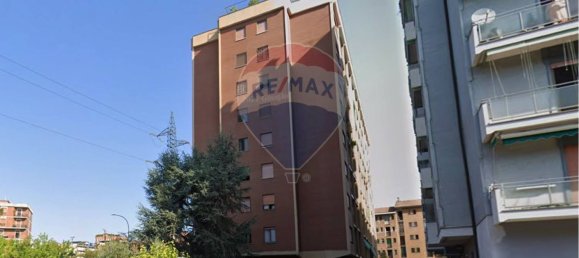 2-salle Appartement à Cologno Monzese, Italy No. 8344 2