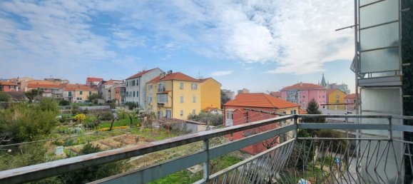 Квартира с 3 спальнями в Савона, Италия № 235891 3