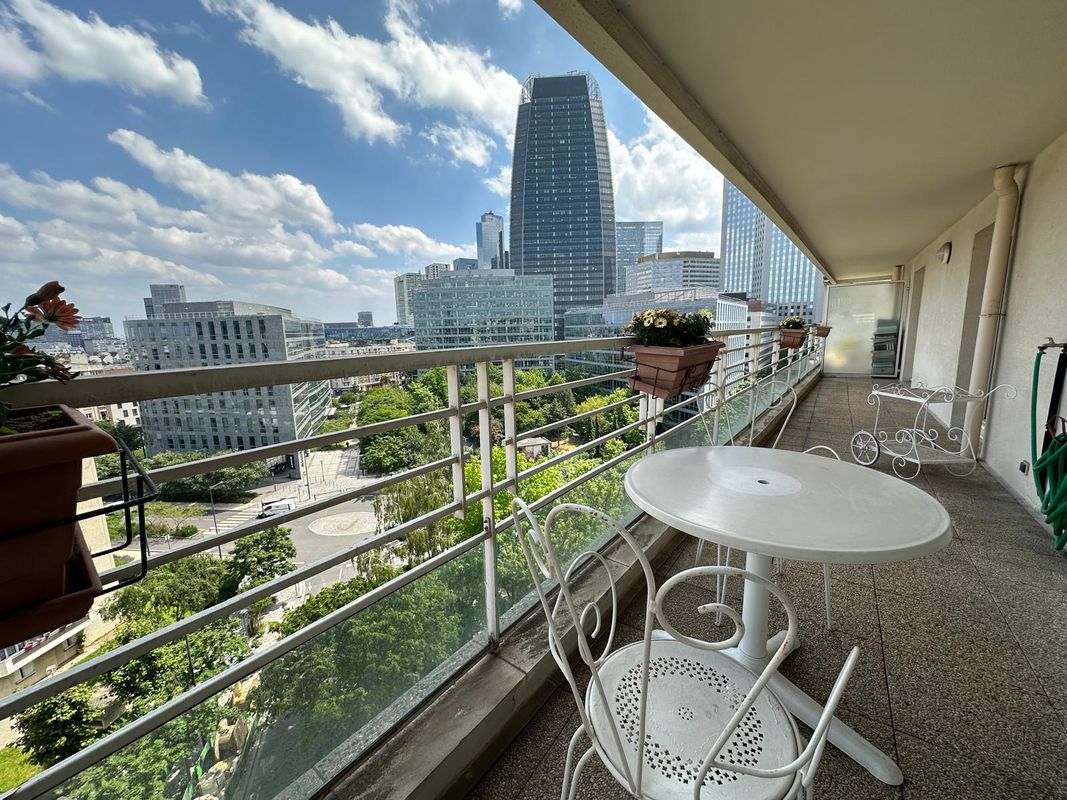 Apartamento de 2 dormitorios en Courbevoie, France No. 178234