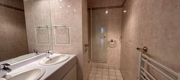 Apartamento de 2 dormitorios en Courbevoie, France No. 178234 10