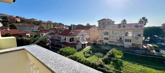 Apartamento de 2 dormitorios en San Lorenzo al Mare, Italy No. 78692 4