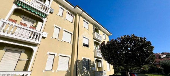 Apartamento de 2 dormitorios en San Lorenzo al Mare, Italy No. 78692 3