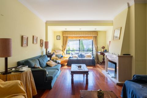 Квартира с 4 спальнями в Кашкайш, Португалия № 233296