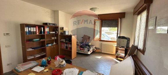 37m² Office in Parma, Italy No. 362476 9