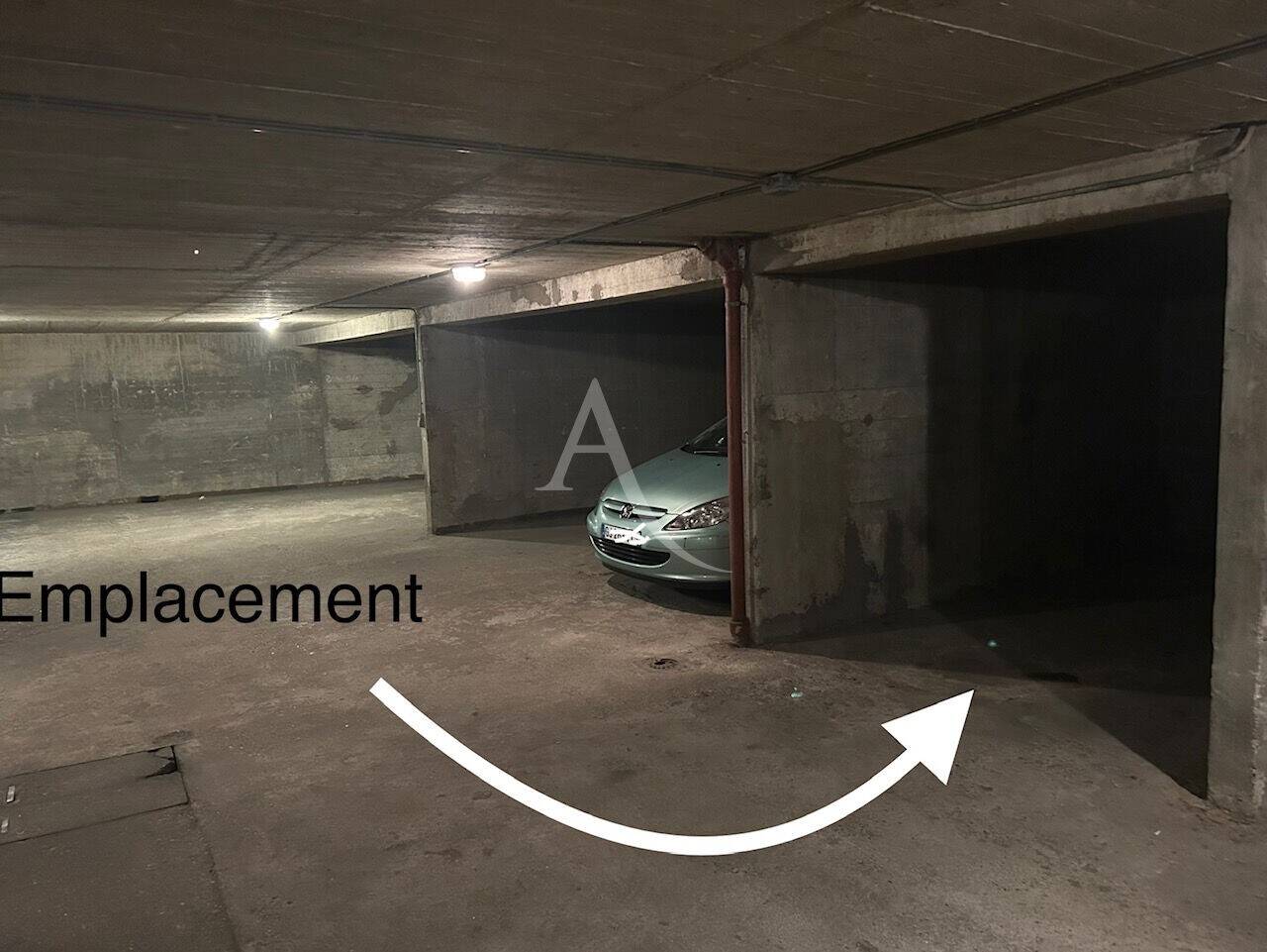 11m² Parking in Paris, France No. 188837