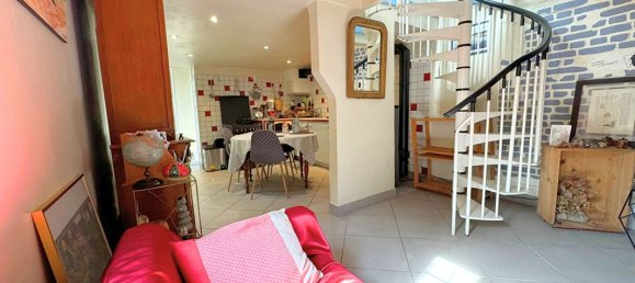 3 bedrooms House in Cachan, France No. 179318 2