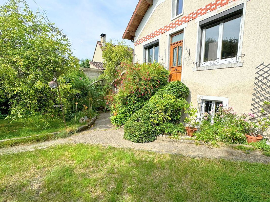 3 bedrooms House in Cachan, France No. 179318