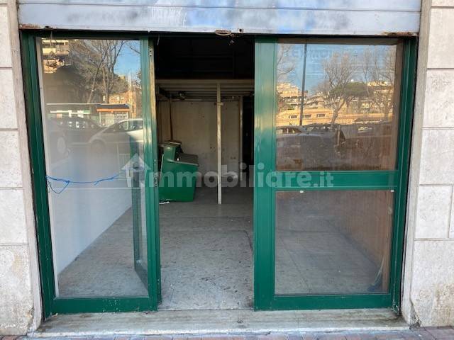 Коммерческая недвижимость с 1 комнатой в Рим, Италия № 258285