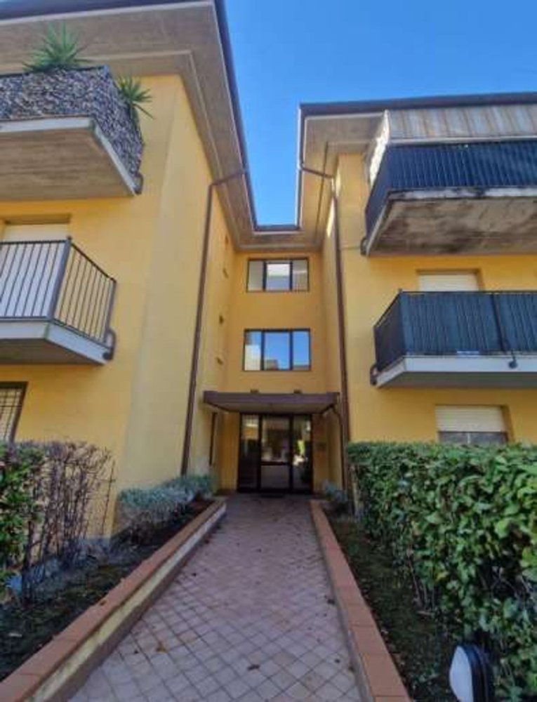 Квартира с 3 комнатами в Капаннори, Италия № 197093