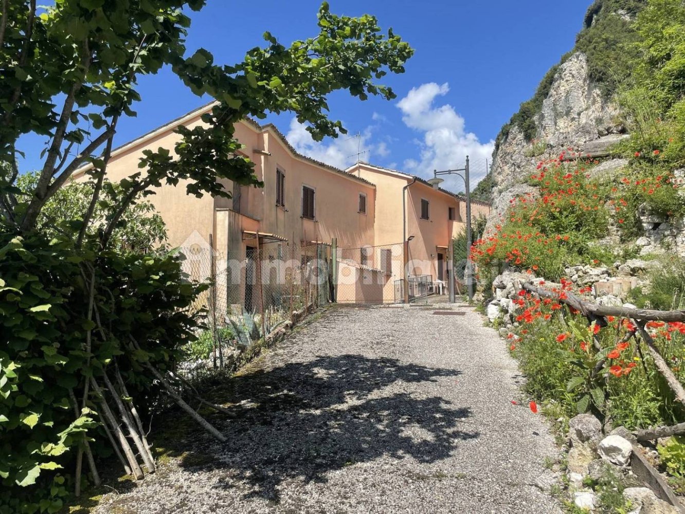 5 rooms Building in Cerreto di Spoleto, Italy No. 74999