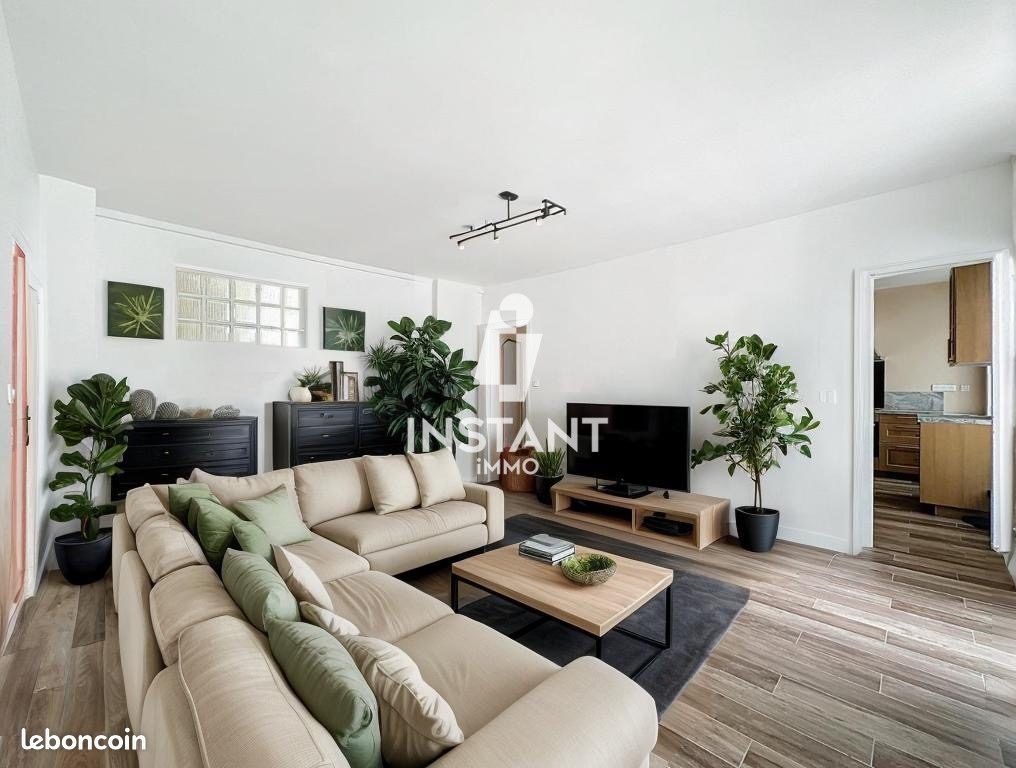 3 bedrooms Apartment in Creteil, France No. 174122