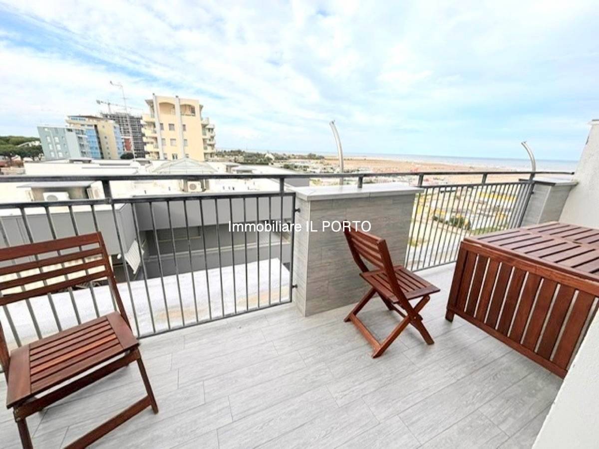 Пентхаус с 2 спальнями в Комаккьо, Италия № 108960