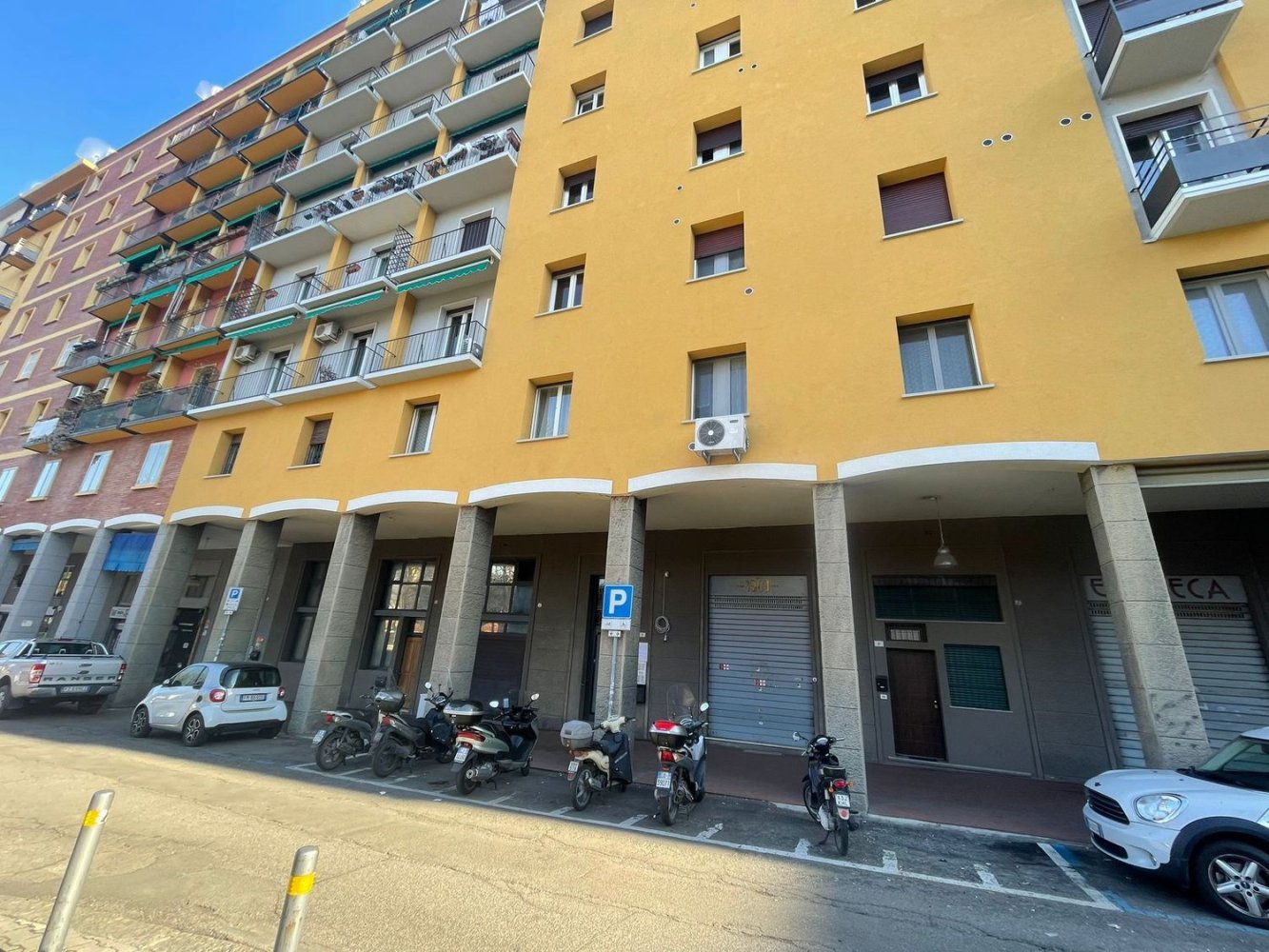 5 rooms Apartment in Bologna, Italy No. 24922