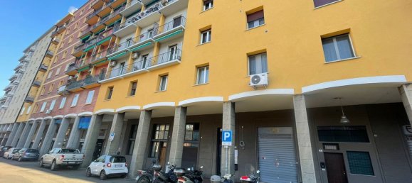 5 rooms Apartment in Bologna, Italy No. 24922 2