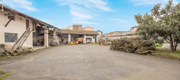 9 rooms House in Trino, Italy No. 41022 3