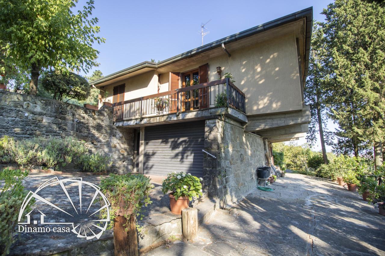 6 rooms Villa in Montemurlo, Italy No. 21813