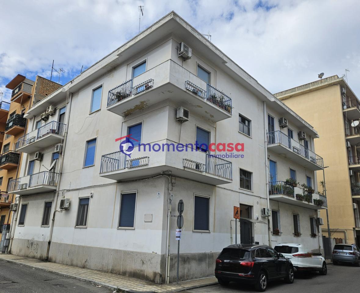 4غرفة شقة في Reggio Calabria, Italy رقم 235495