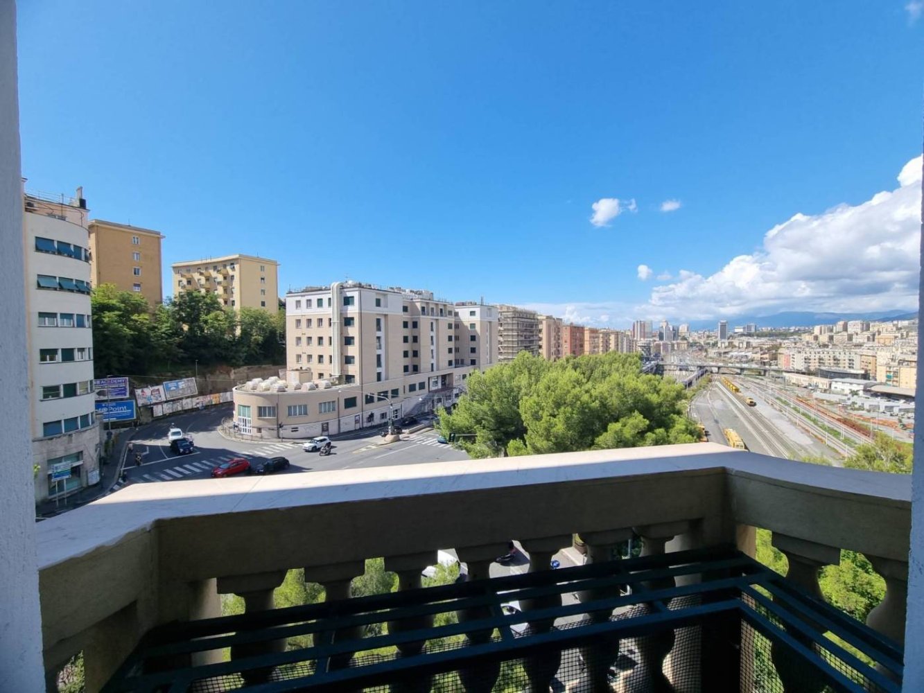 3 Schlafzimmer Wohnung in Genoa, Italy, Nr. 352409