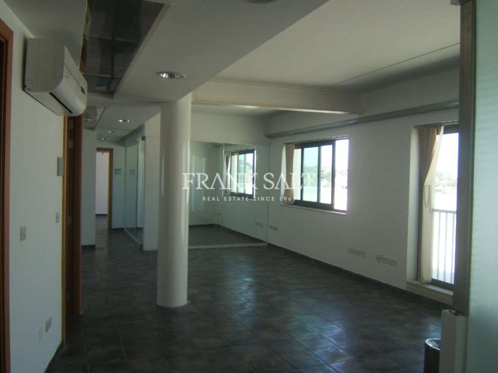 Büro in Saint Julian's, Malta 300m², Nr. 13058