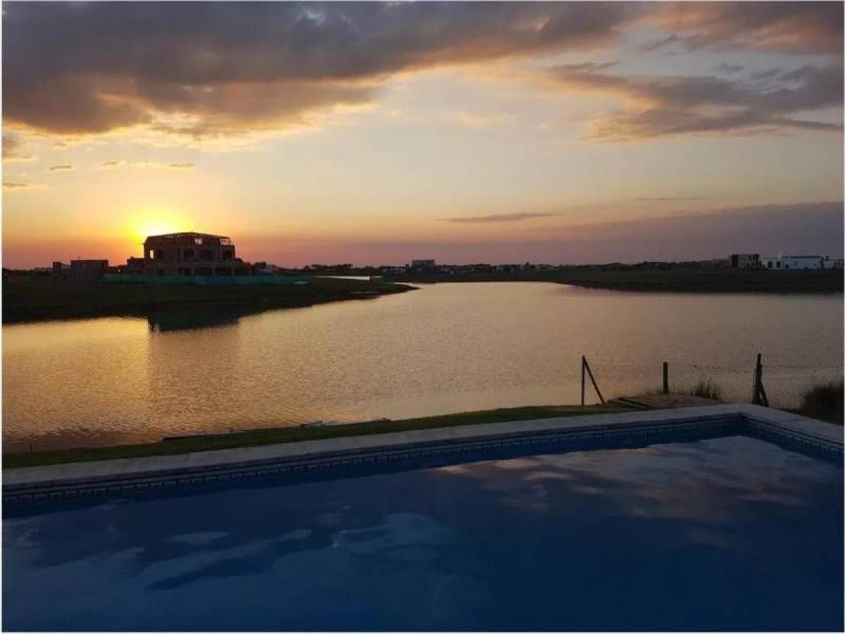 4 bedrooms House in Escobar, Argentina No. 83794