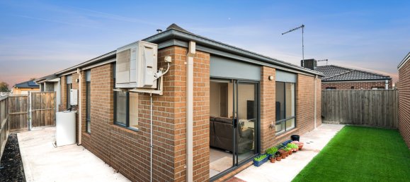 3 bedrooms House in Tarneit, Australia No. 801 14