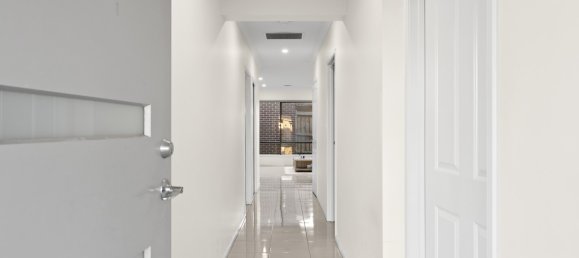 3 bedrooms House in Tarneit, Australia No. 801 3