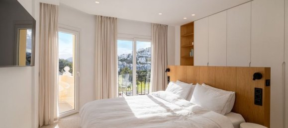 3 bedrooms Penthouse in La Quinta, Spain No. 186036 6