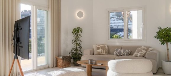 3 bedrooms Penthouse in La Quinta, Spain No. 186036 2