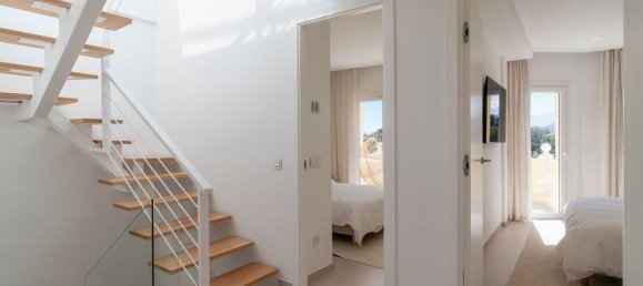 3 bedrooms Penthouse in La Quinta, Spain No. 186036 24