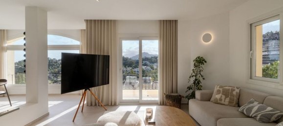 3 bedrooms Penthouse in La Quinta, Spain No. 186036 8