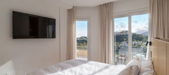 3 bedrooms Penthouse in La Quinta, Spain No. 186036 15