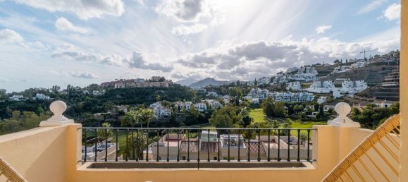 3 bedrooms Penthouse in La Quinta, Spain No. 186036 22